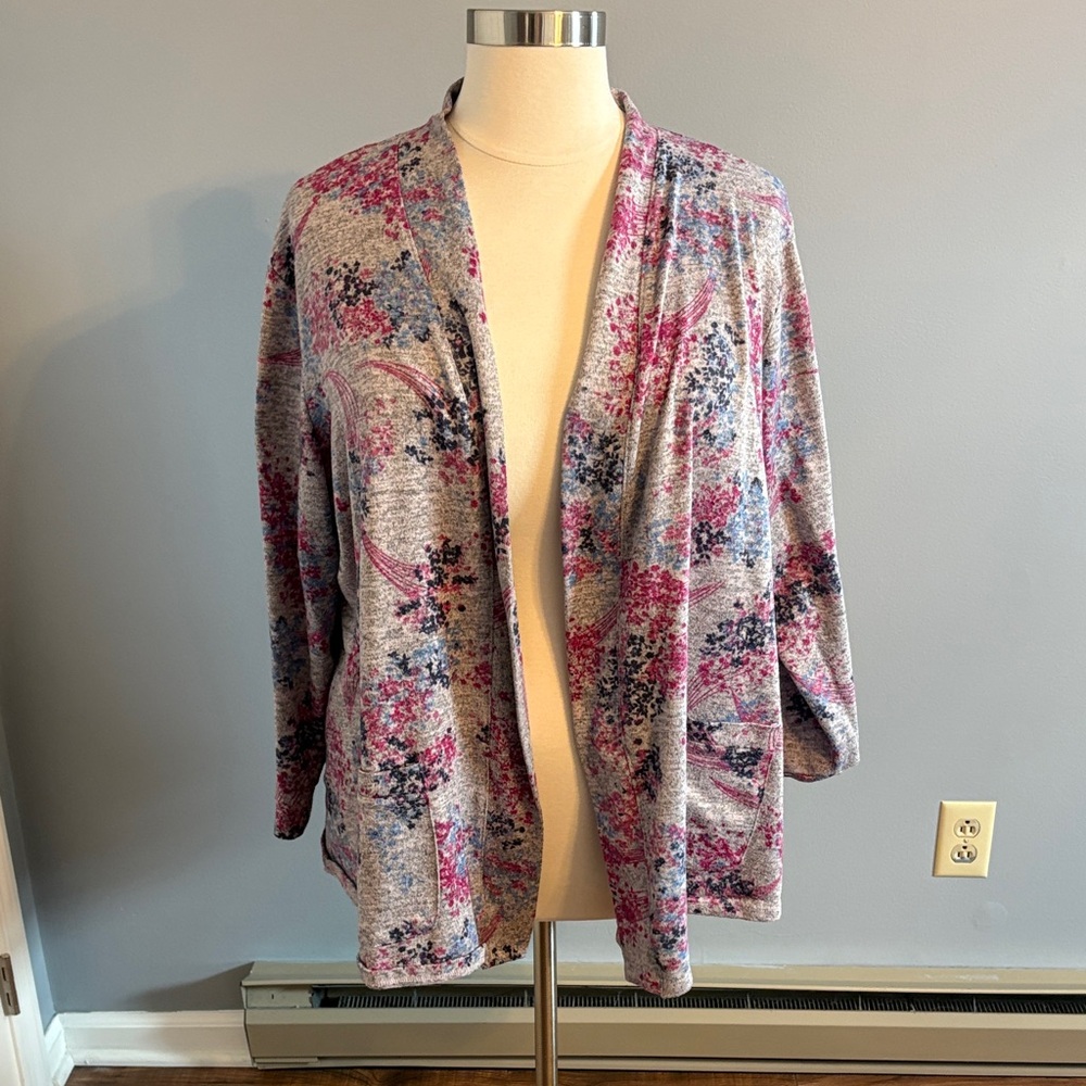 Lane Bryant Floral Open-Front Cardigan in Pink & Gray